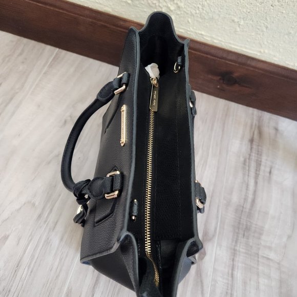 Like New Michael Kors Leather 2 way Shoulder Bag - Picture 5 of 13